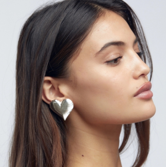 NWT Heaven Mayhem Similar Large Heart Earrings - Picture 1 of 9